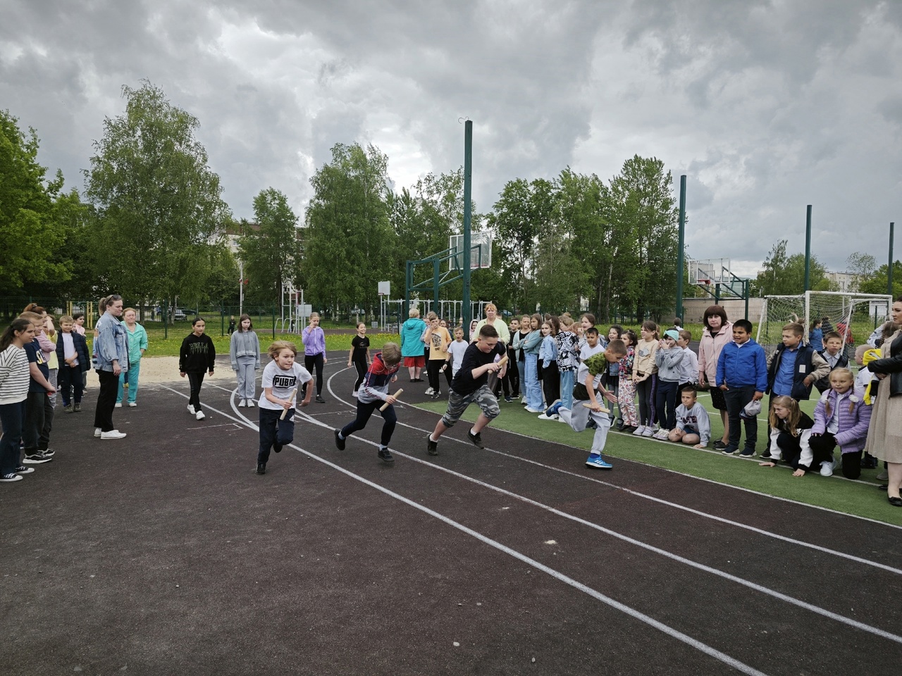Изображение спорт и физкультура в школе.